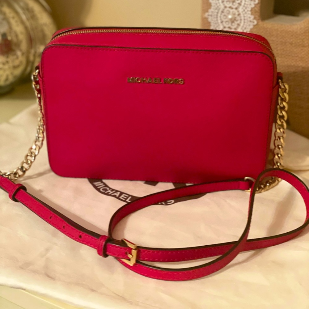 Jet Set Travel Large Chain Strap Crossbody Bag